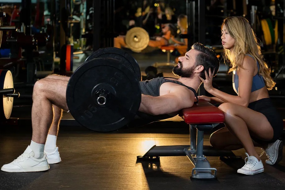 Antrenament full body pentru fesieri